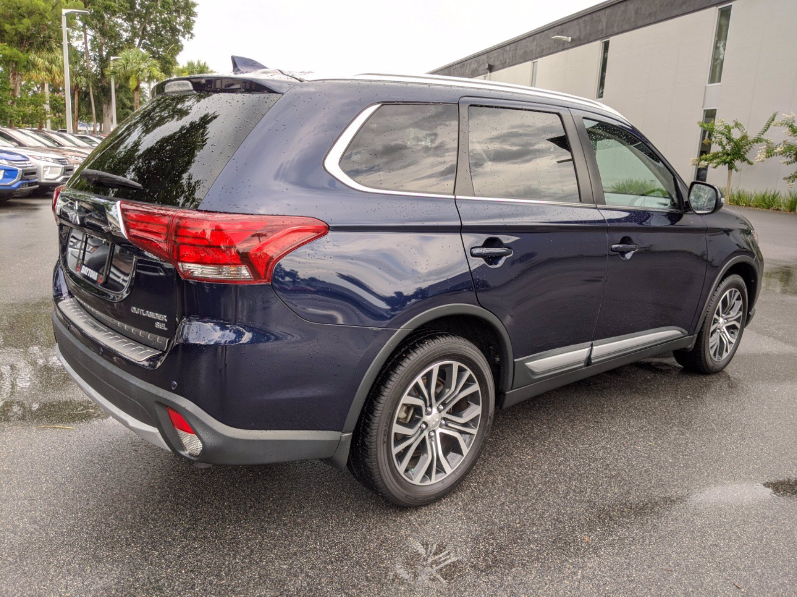 pre-owned-2018-mitsubishi-outlander-sel