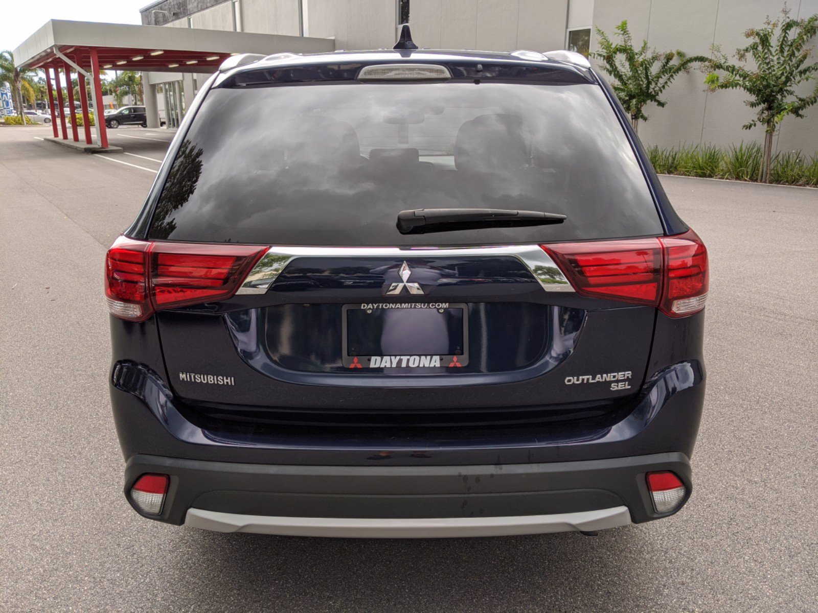 Mitsubishi outlander 2017 черный